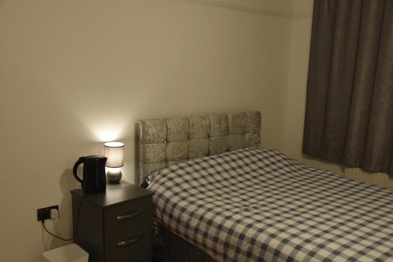 Hôtel Clarendon House à Luton  Extérieur photo